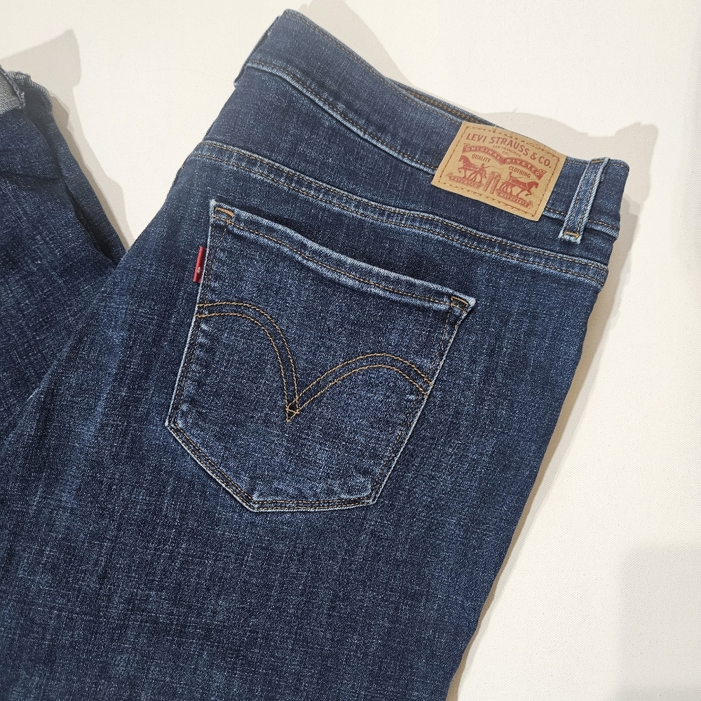 Levis‎ Women's Dark Denim Classic Capri Jeans Size 16 Classic Capri Jeans Womens - Picture 3 of 7